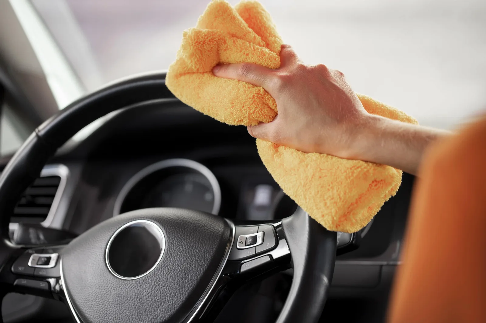 Symbolbild zum Beitrag Wie Sie den Innenraum Ihres Autos pflegen